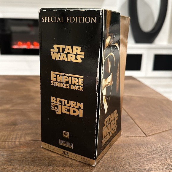 Star Wars Trilogy VHS set gold black collectors item boxed set 3 VHS set Jedi - Picture 2 of 8